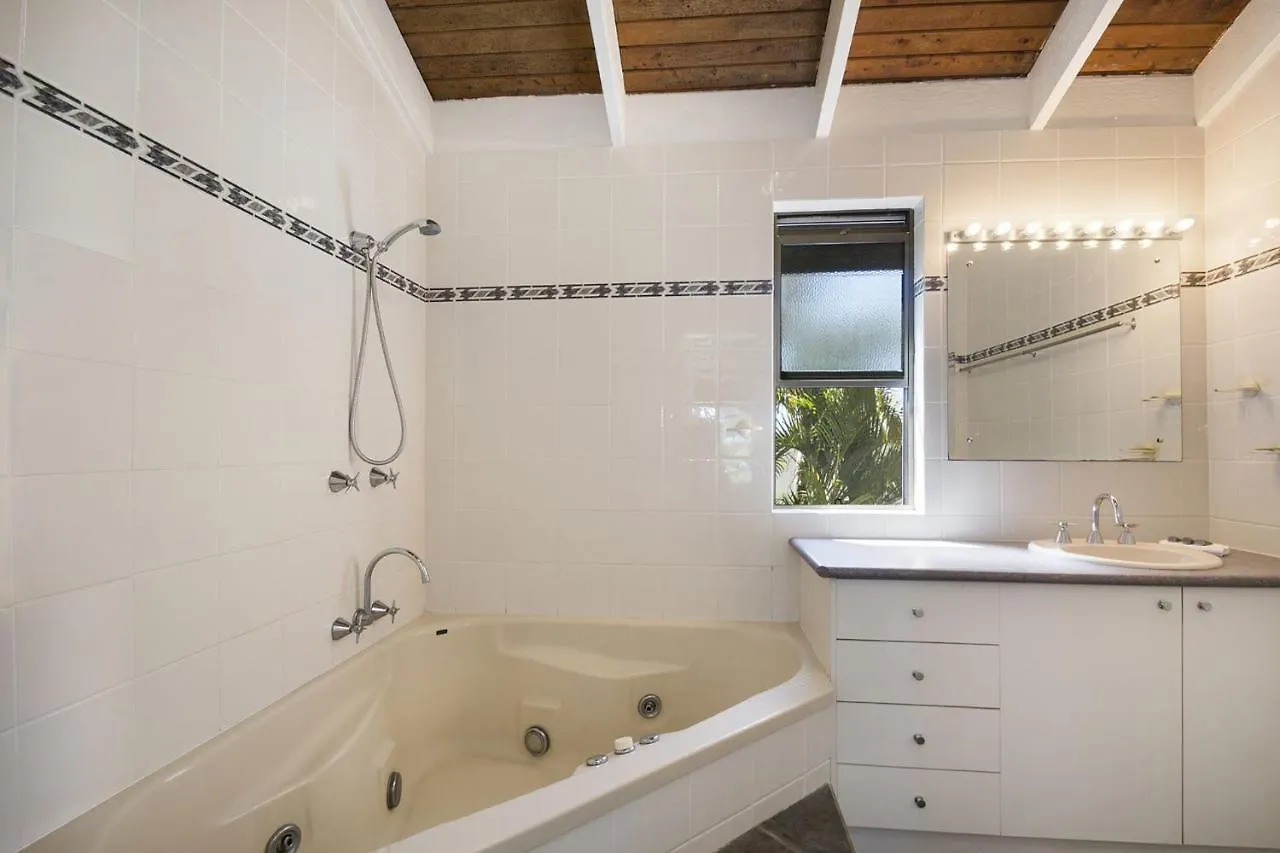 Descola 10 Noosa Hill Hotel Holiday home